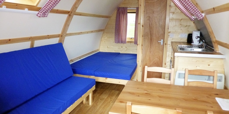 Wigwam?« Cabin glamping interior with ensuite facilities